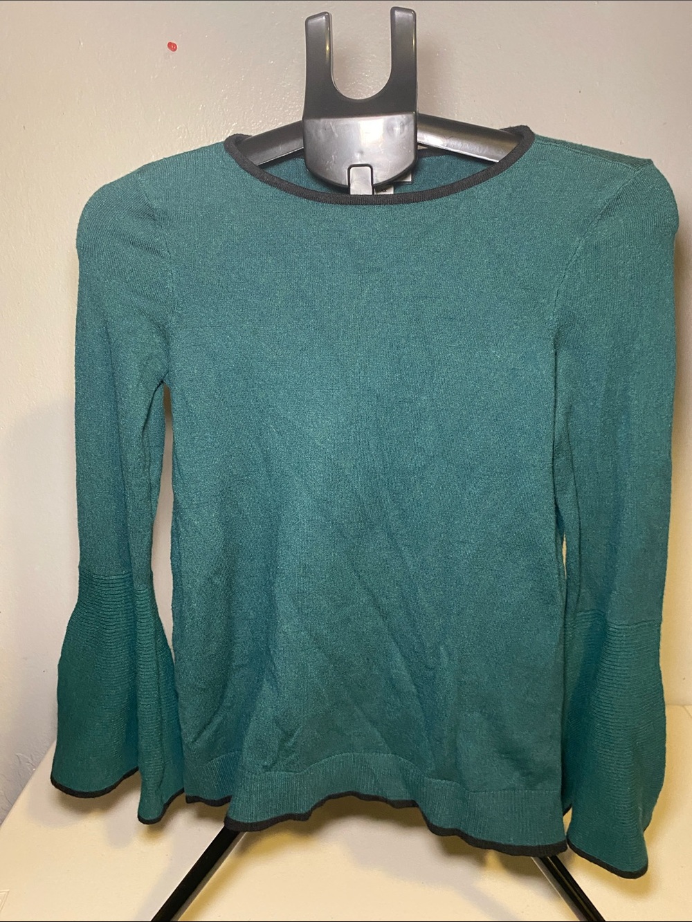 Women's Teal Long-Sleeve Crewneck Sweater with Flared Cuffs